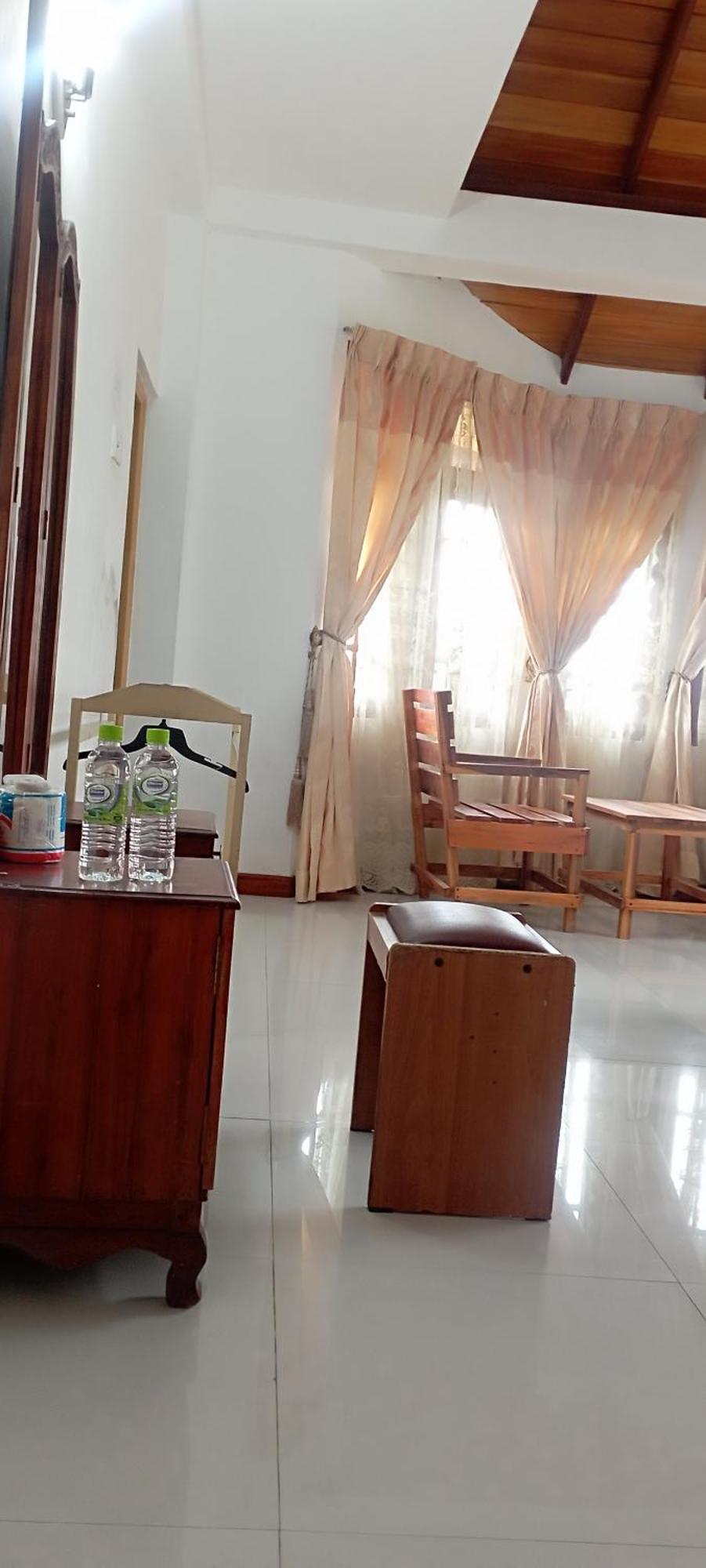 Oviya Guest Bed & Breakfast Нувара Елия Екстериор снимка